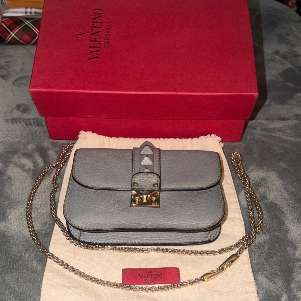 Preloved Valentino Garavani Light Gray Crossbody Bagcomes with dust bag n box